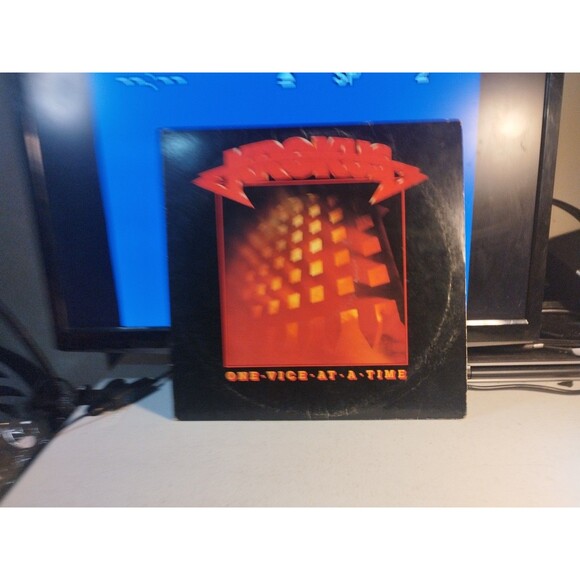 Krokus -  One Vice At A Time 1982 - Arista AL8-8038 - Glam Rock - Picture 1 of 4